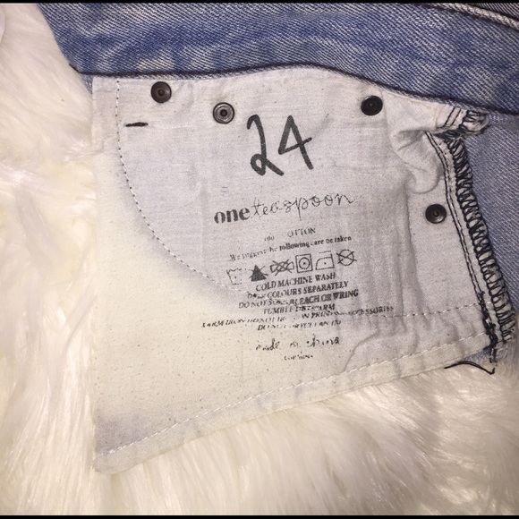 One Teaspoon "Bonitas" Light Wash Shorts - Picture 3 of 3